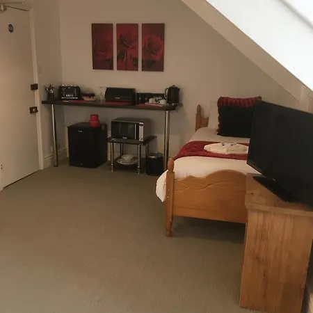 Guest house Garswood 3*